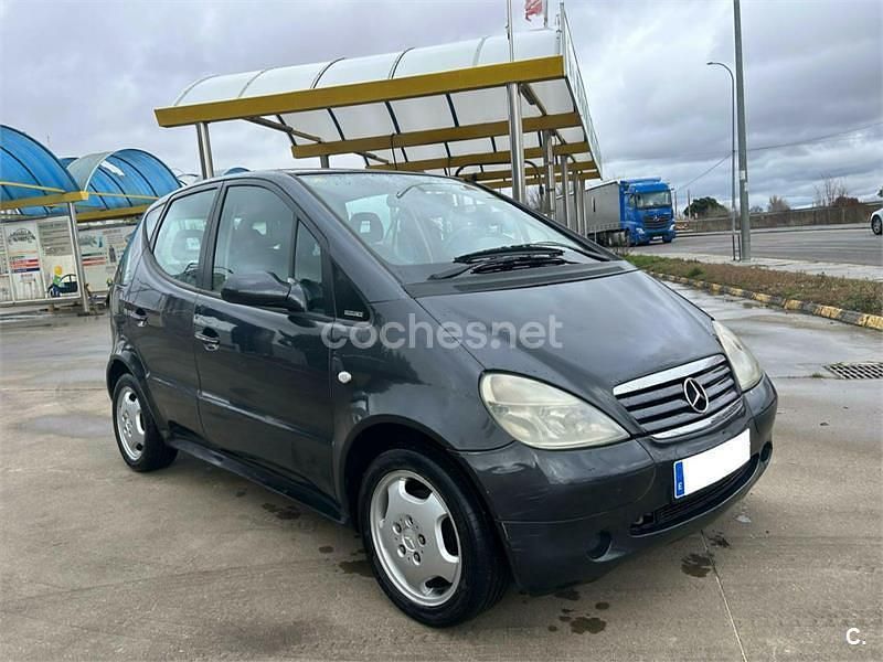 Usado Mercedes A170 Avantgarde 90 CV (66 kW) 2000 Gris / plata Monovolumen