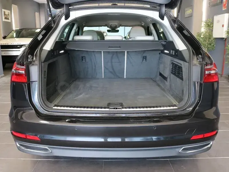 Käytetty Audi A6 Comfort 163 HP (119 kW) 2021 Musta Farmari
