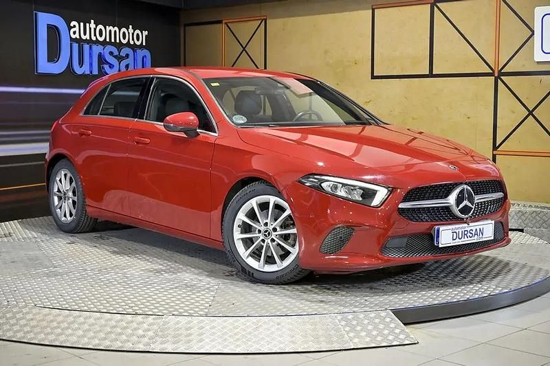 Usado Mercedes A180 116 HP (85 kW) 2019 Vermelho Sedan