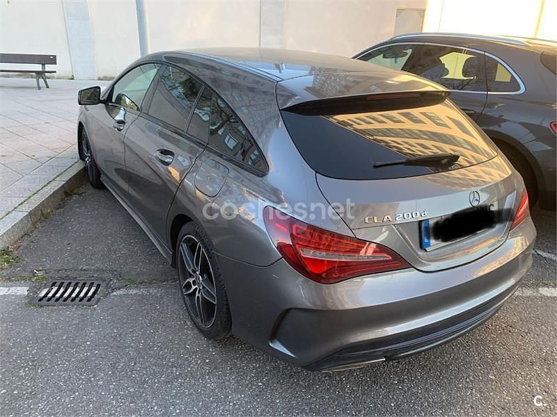 Usado Mercedes CLA200 Shooting Brake 136 CV (100 kW) 2018 Gris / plata Familiar
