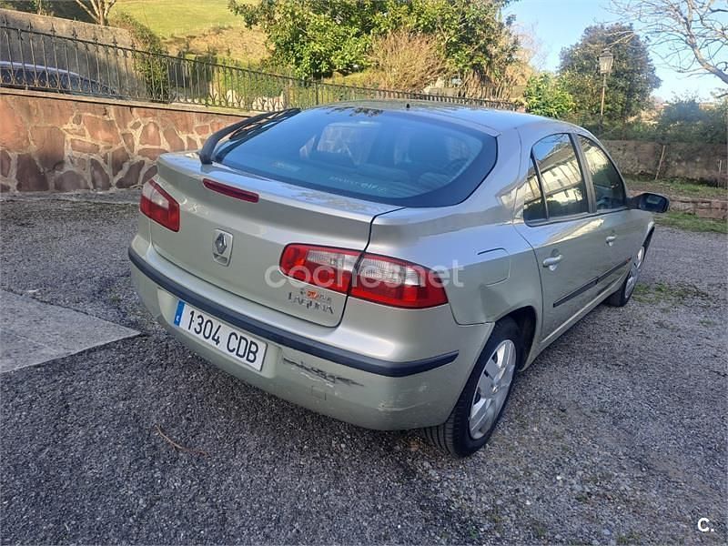 Usado Renault Laguna II Expression 120 CV (88 kW) 2002 Beige Berlina