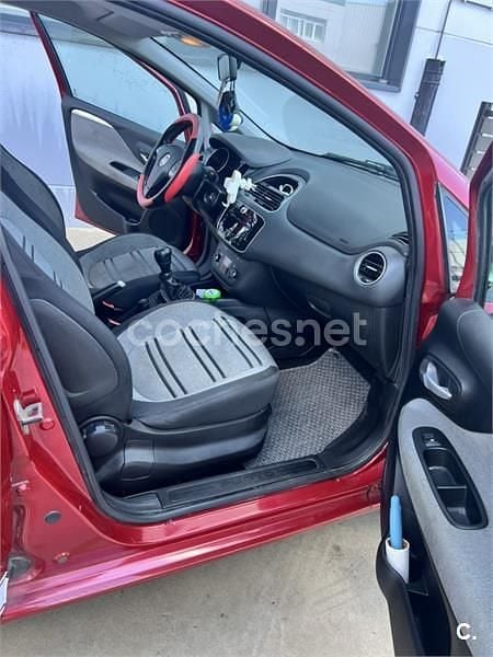 Usado Fiat Punto Evo Dynamic 95 CV (69 kW) 2011 Granate Utilitario