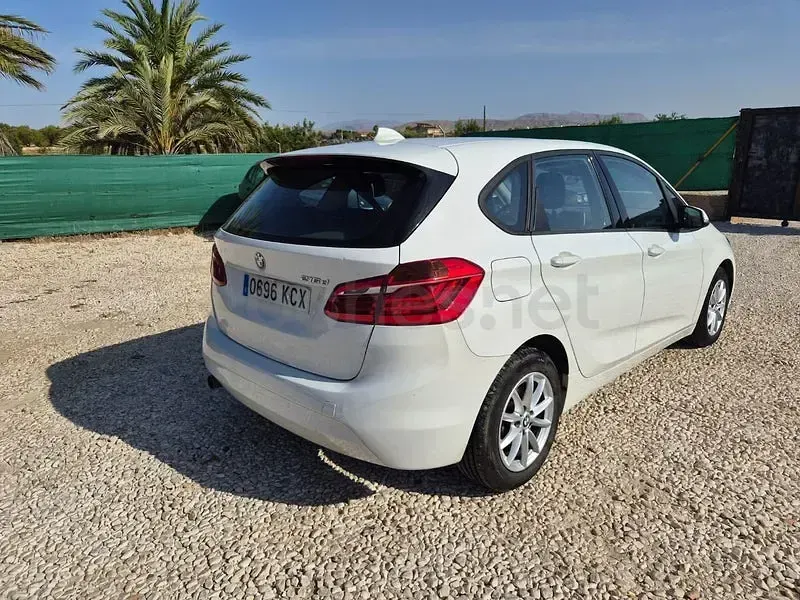 Usado BMW 216 Active Tourer 116 CV (85 kW) 2017 Blanco Monovolumen
