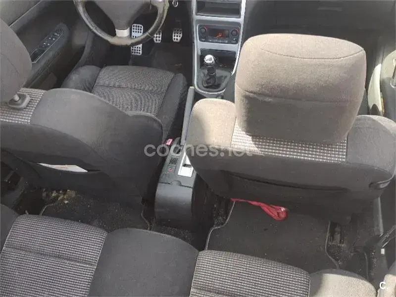 Usado Peugeot 307 CC 110 CV (80 kW) 2007 Negro Descapotable
