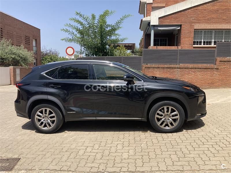 Usado Lexus NX300h Executive Line 197 CV (144 kW) 2017 Negro SUV
