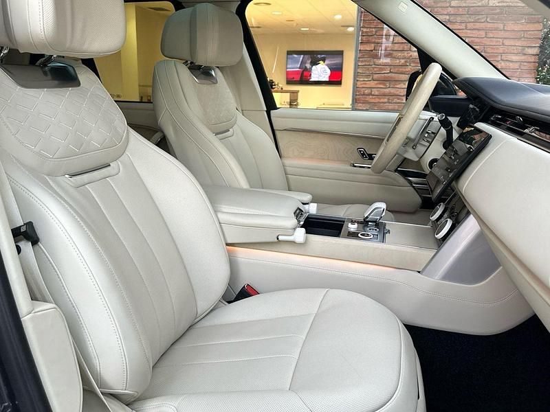 Usado Land Rover Range Rover 530 CV (389 kW) 2023 Gris SUV