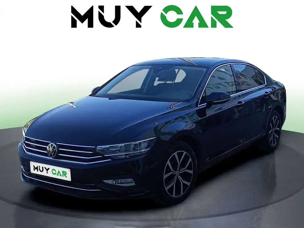 Usado VW Passat Executive 122 CV (89 kW) 2022 Negro Familiar