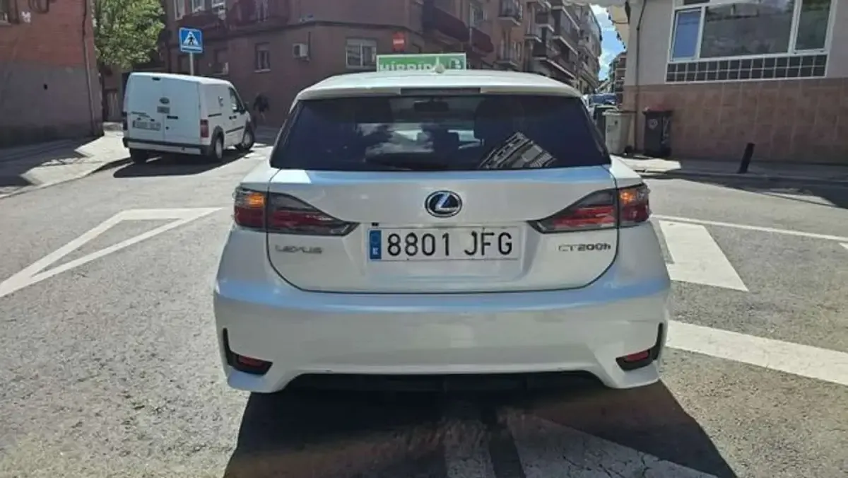 Usado Lexus CT200h 136 CV (100 kW) 2015 Blanco Utilitario