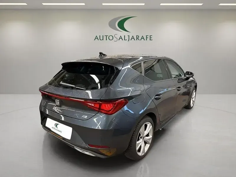 Usado Seat Leon FR 150 CV (110 kW) 2022 Gris / plata Berlina