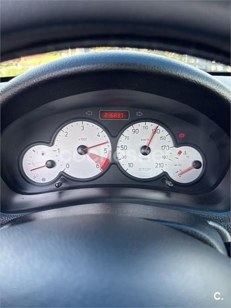 Usado Peugeot 206 70 CV (51 kW) 2005 Gris / plata Berlina