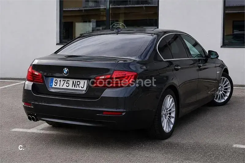 Usado BMW 520 Comfort Edition 190 CV (139 kW) 2015 Gris / plata Berlina