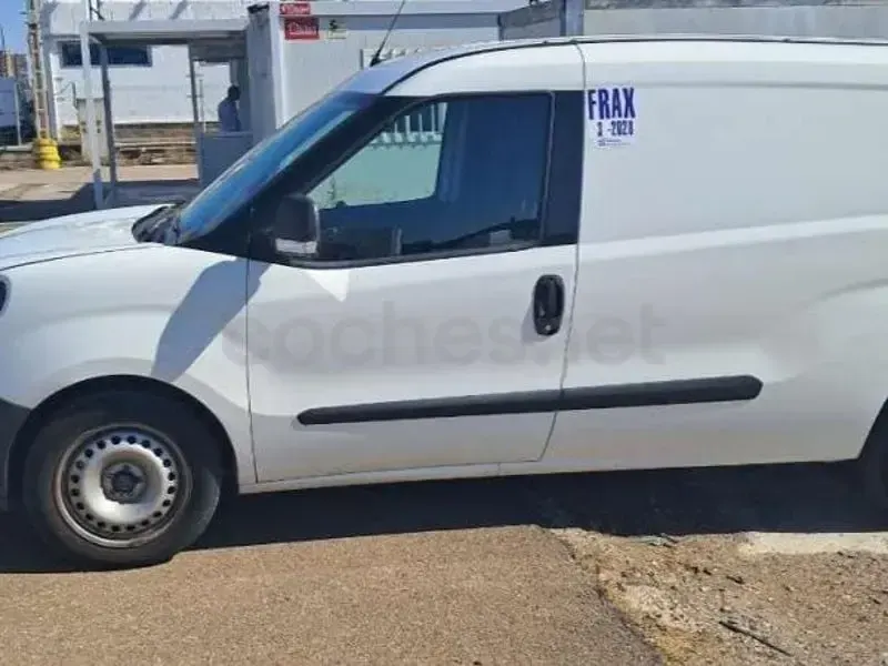 Usado Fiat Doblò Trekking 120 CV (88 kW) 2019 Blanco Monovolumen