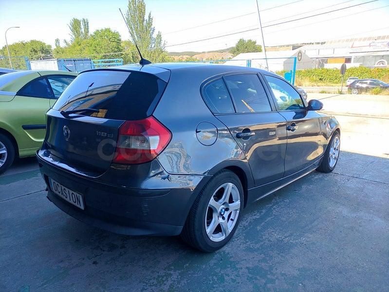 Usado BMW 118 143 CV (105 kW) 2007 Gris / plata Utilitario