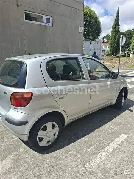 Usado Toyota Yaris T2 65 CV (47 kW) 2004 Gris / plata Berlina