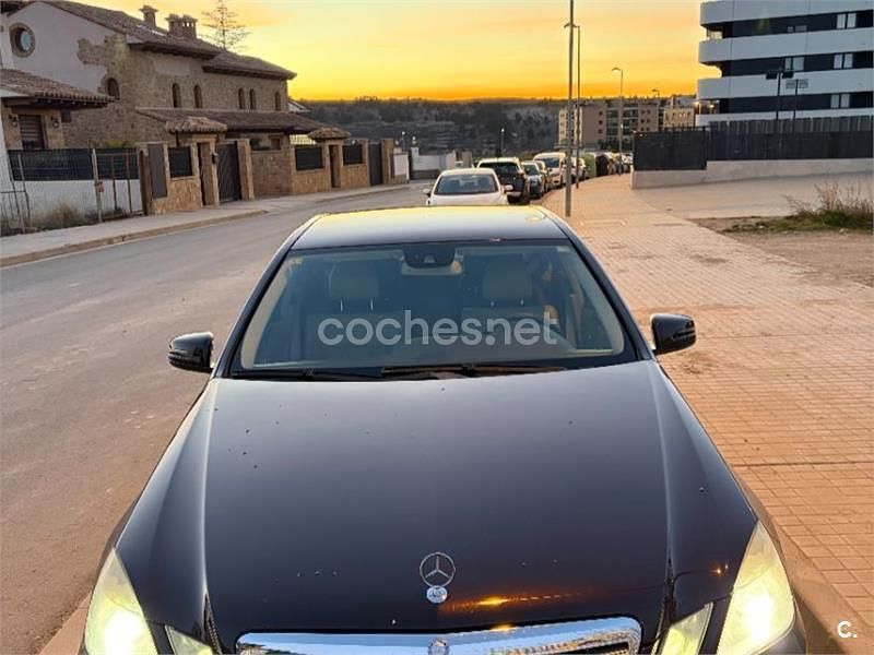 Usado Mercedes E220 Elegance 170 CV (125 kW) 2009 Granate Berlina