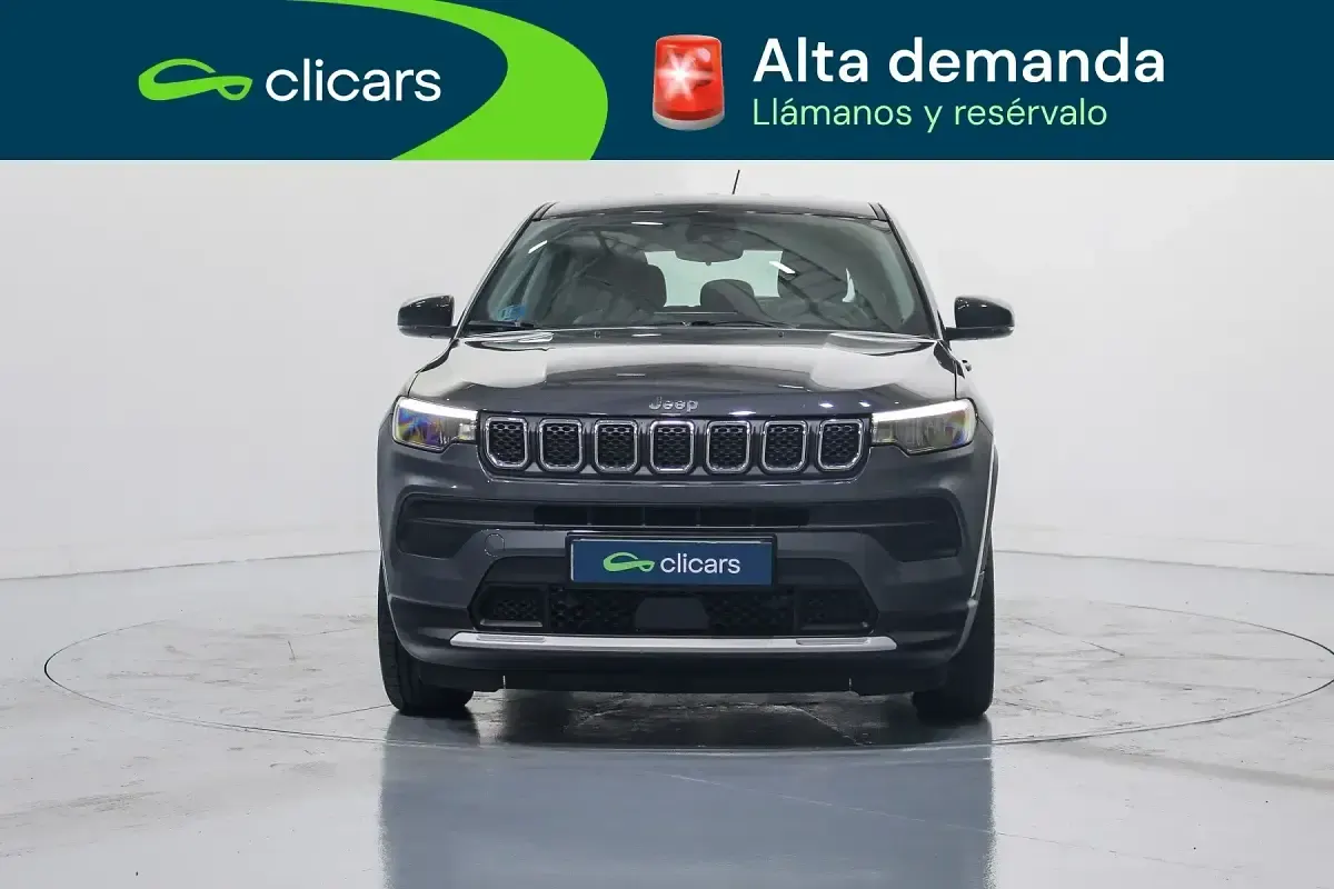 Usado Jeep Compass Altitude 130 CV (95 kW) 2025 Gris / plata SUV