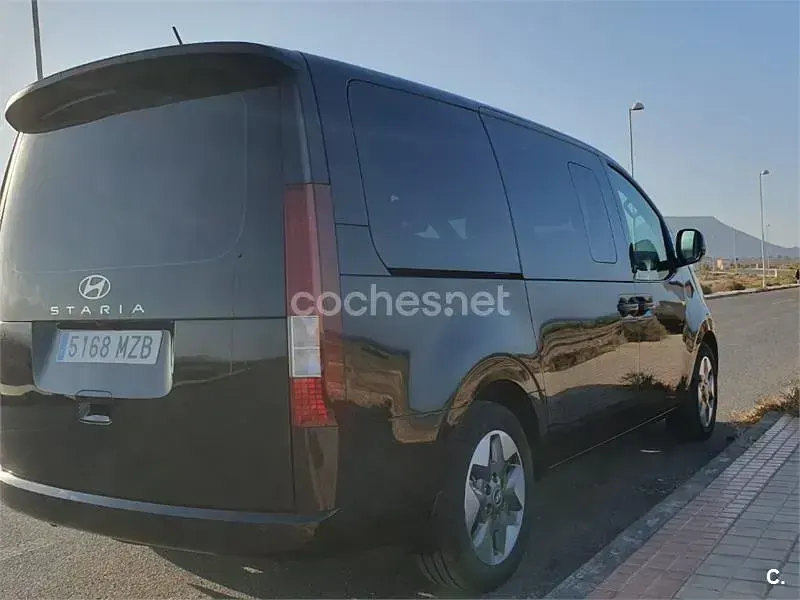 Usado Hyundai Staria 225 CV (165 kW) 2025 Negro Monovolumen