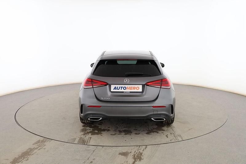 Usado Mercedes A200 163 CV (119 kW) 2018 Gris Berlina