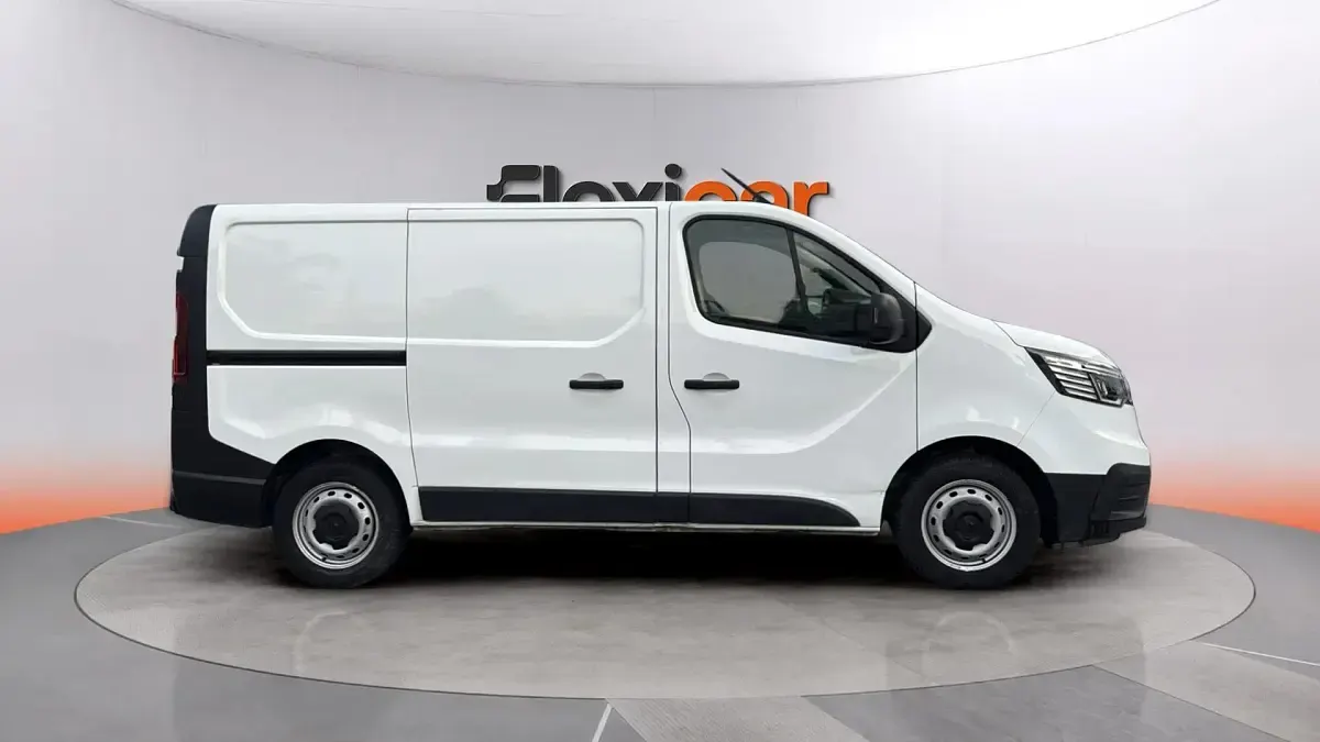 Usado Renault Trafic Authentique 150 CV (110 kW) 2023 Blanco Monovolumen