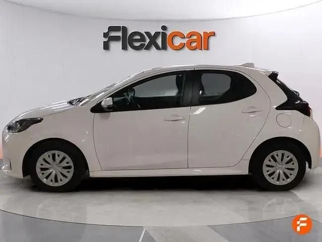 Usado Toyota Yaris Hybrid Active 116 CV (85 kW) 2022 Blanco
