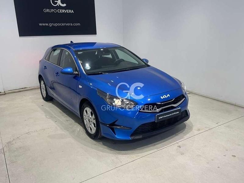 Usado Kia Ceed 120 CV (88 kW) 2024 Azul Utilitario
