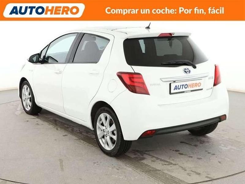 Usado Toyota Yaris Hybrid Advance 99 CV (72 kW) 2015 Blanco Utilitario