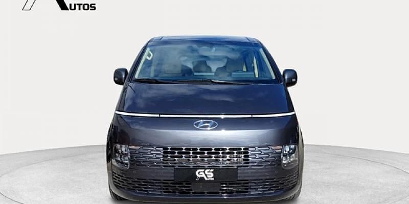 Usado Hyundai Staria 177 CV (130 kW) 2023 Gris Monovolumen