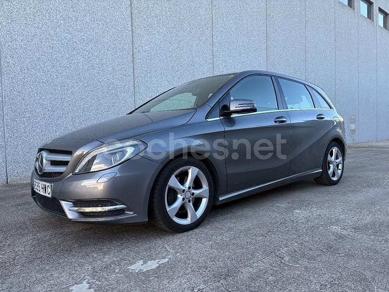 Usado Mercedes B180 109 CV (80 kW) 2014 Beige Monovolumen