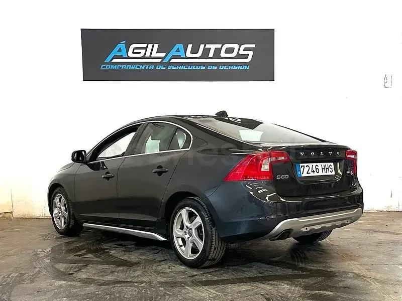 Usado Volvo S60 Momentum 115 CV (84 kW) 2011 Azul Berlina