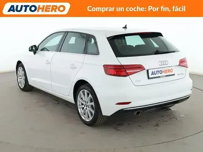 Usado Audi A3 Design 116 CV (85 kW) 2018 Blanco Berlina