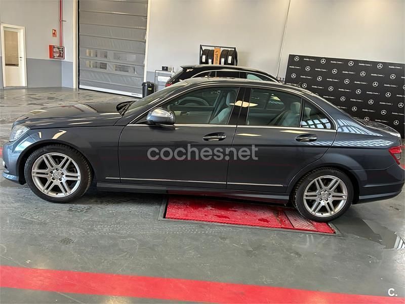 Usado Mercedes C220 Avantgarde 150 CV (110 kW) 2008 Gris / plata Berlina