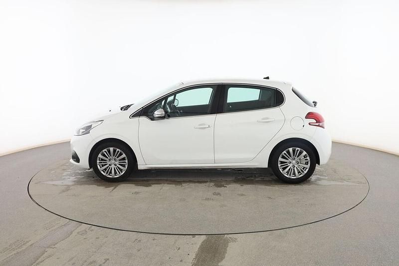 Usado Peugeot 208 Allure 82 CV (60 kW) 2017 Blanco Utilitario
