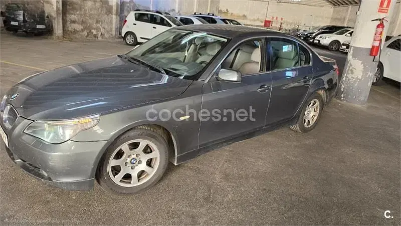 Usado BMW 530 Exclusive 231 CV (169 kW) 2005 Gris / plata Berlina