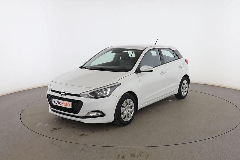 Blanco Usado 2016 Hyundai i20 Utilitario | 8699 € (Precio justo) - Imagen 1/3