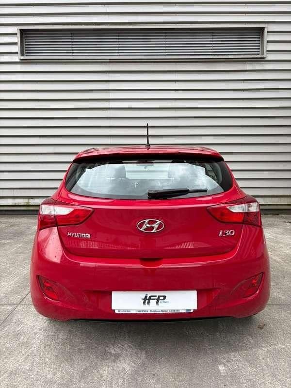 Usado Hyundai i30 101 CV (74 kW) 2013 Burdeos Utilitario