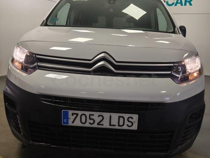 Usado Citroën Berlingo Feel 110 CV (80 kW) 2020 Blanco Monovolumen