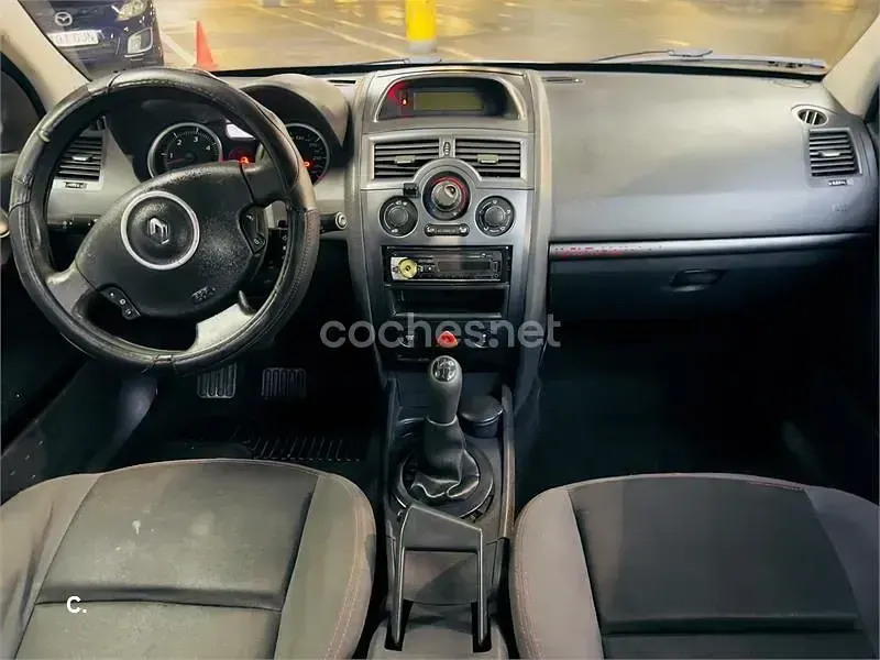 Usado Renault Mégane II Authentique 85 CV (62 kW) 2007 Gris / plata Berlina