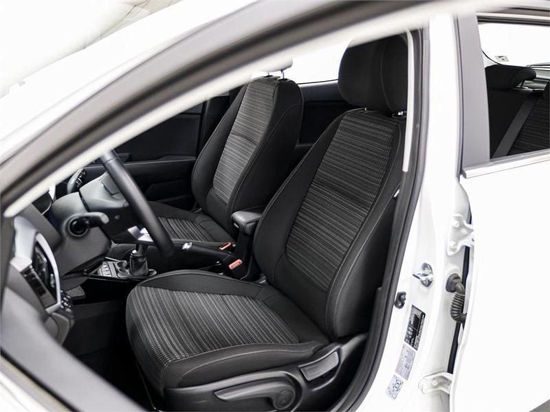 Usado Kia Stonic 101 CV (74 kW) 2024 Blanco SUV