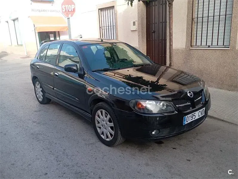 Usado Nissan Almera Visia 82 CV (60 kW) 2004 Negro Berlina