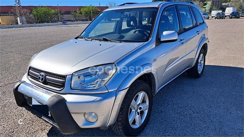 Usado Toyota RAV4 129 CV (94 kW) 2000 Gris / plata Familiar