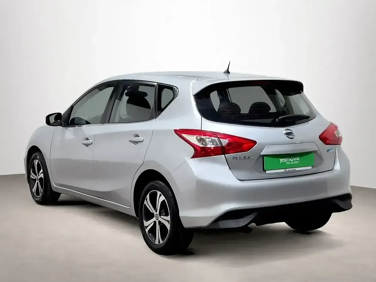 Usado Nissan Pulsar N-Connecta 111 CV (81 kW) 2017 Gris Utilitario