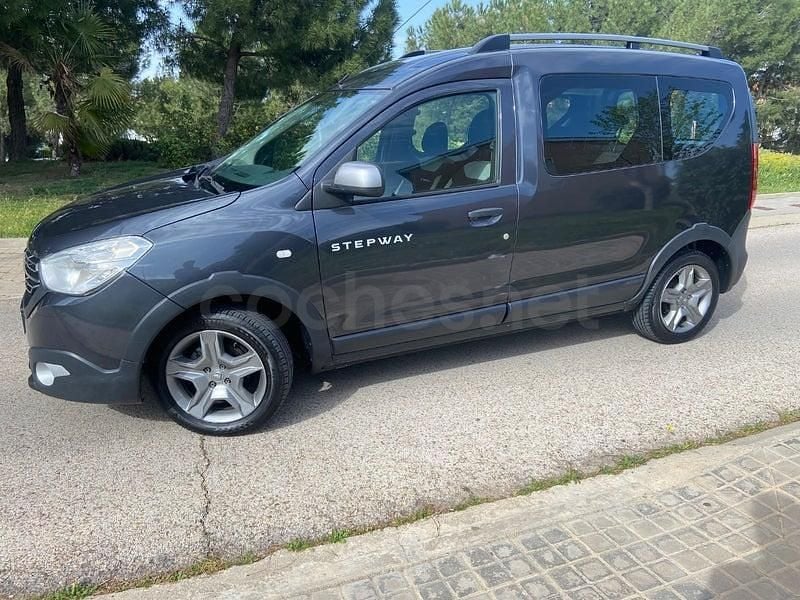 Usado Dacia Dokker Stepway 90 HP (66 kW) 2017 Cinzento Monovolume