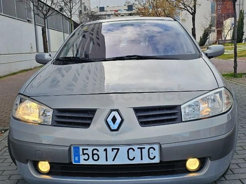 Usado Renault Mégane II Authentique 115 CV (84 kW) 2004 Gris / plata Berlina