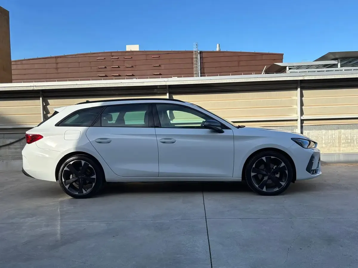 Usado Cupra Leon 150 CV (110 kW) 2024 Blanco Familiar