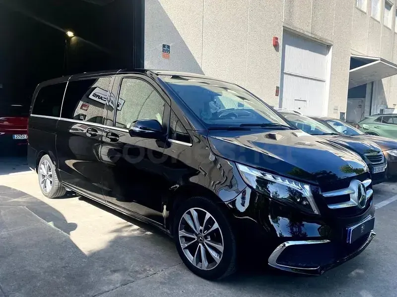 Usado Mercedes V300 Exclusive 239 CV (175 kW) 2023 Negro Monovolumen