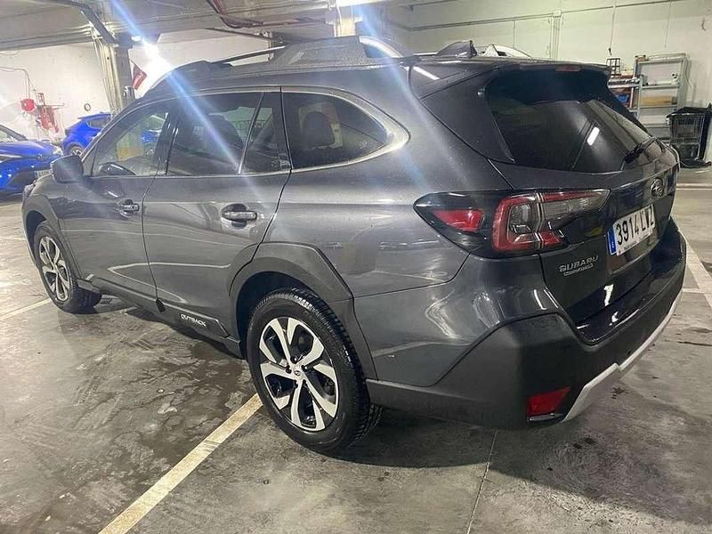 Usado Subaru Outback Sport 168 CV (123 kW) 2022 Gris Familiar