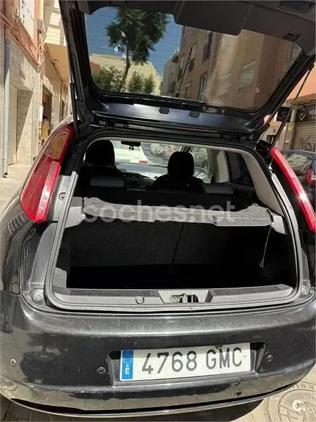 Usado Fiat Punto Classica 70 CV (51 kW) 2009 Negro Utilitario