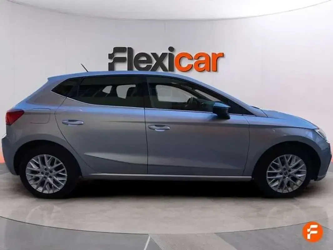 Usado Seat Ibiza Reference 116 CV (85 kW) 2024 Gris Utilitario
