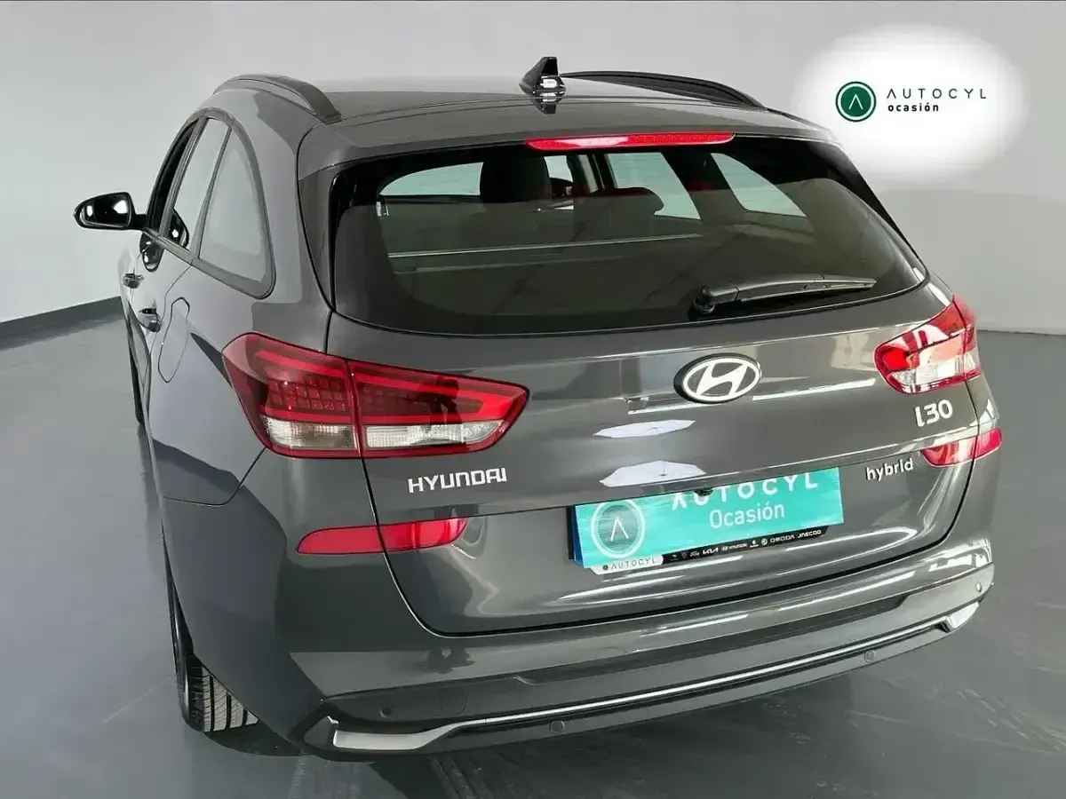 Nuevo Hyundai i30 100 CV (73 kW) 2025 Gris / plata Familiar