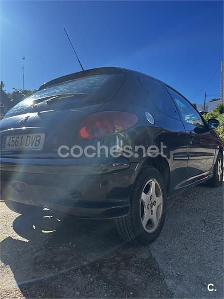 Usado Peugeot 206 70 CV (51 kW) 2005 Negro Berlina